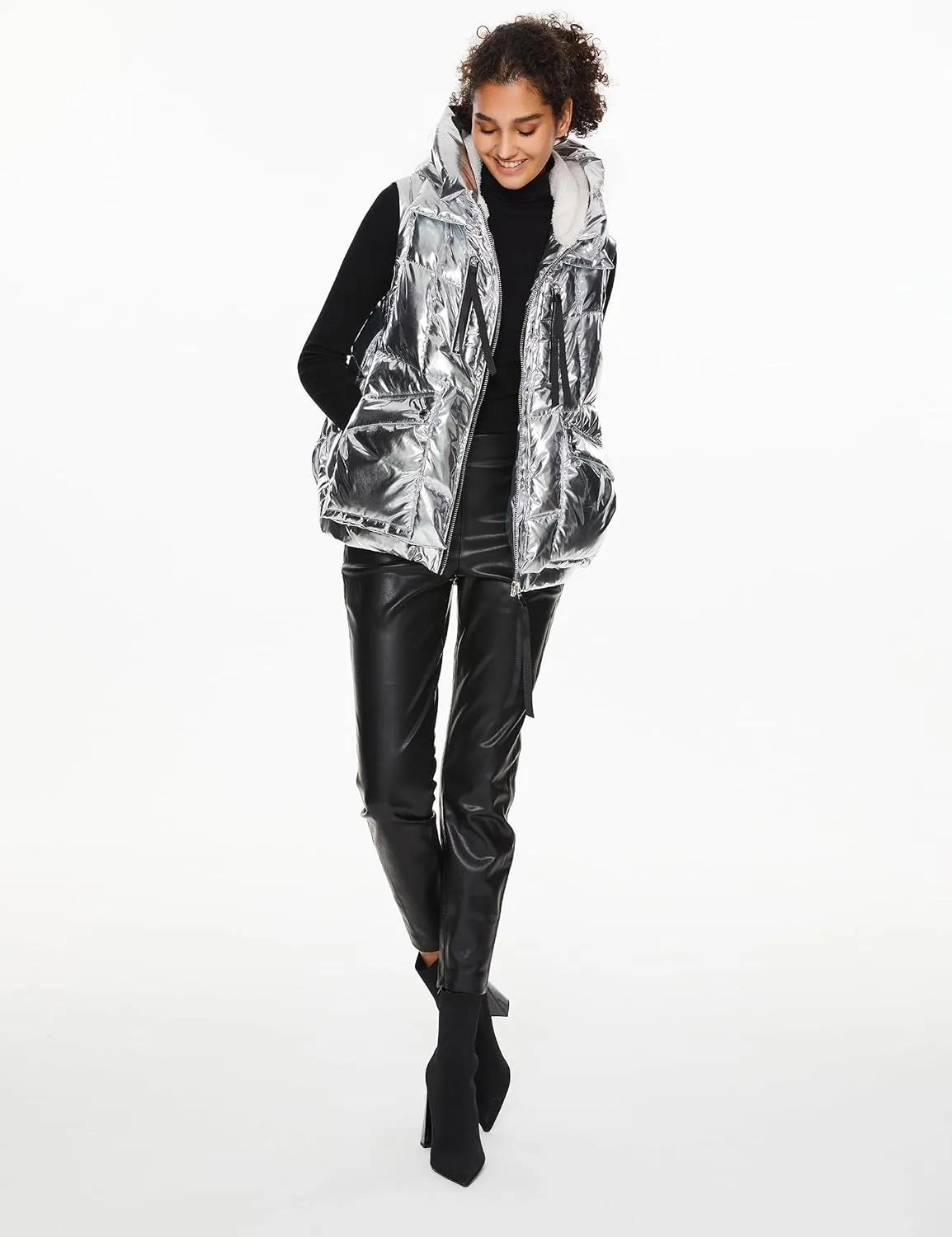 Orolay Women's Metallic Down Vest - Fashion Cropped Sleeveless Puffer Jacket Lightweight Shiny Hooded Gilet with Pockets
