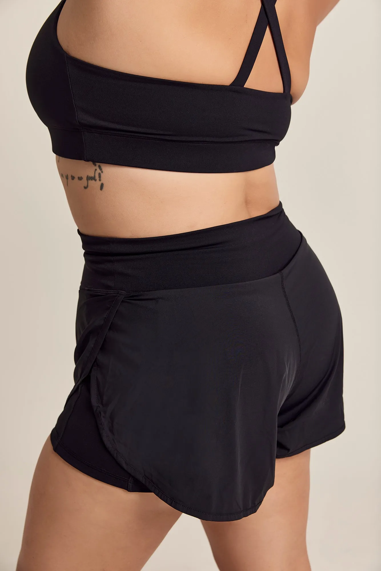 Run Shorts (Long 4.5") in Black Sesame