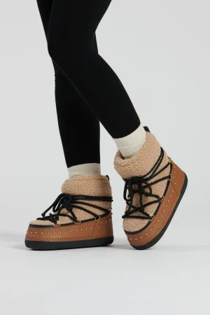 The 'Slope' borg detail snow boots in toffee & black